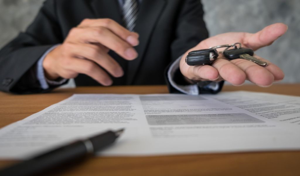 Driver reviewing car insurance options in Illinois